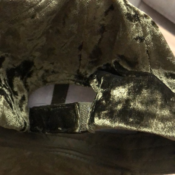 David and Young Crushed Velvet Cap - Picture 2 of 3